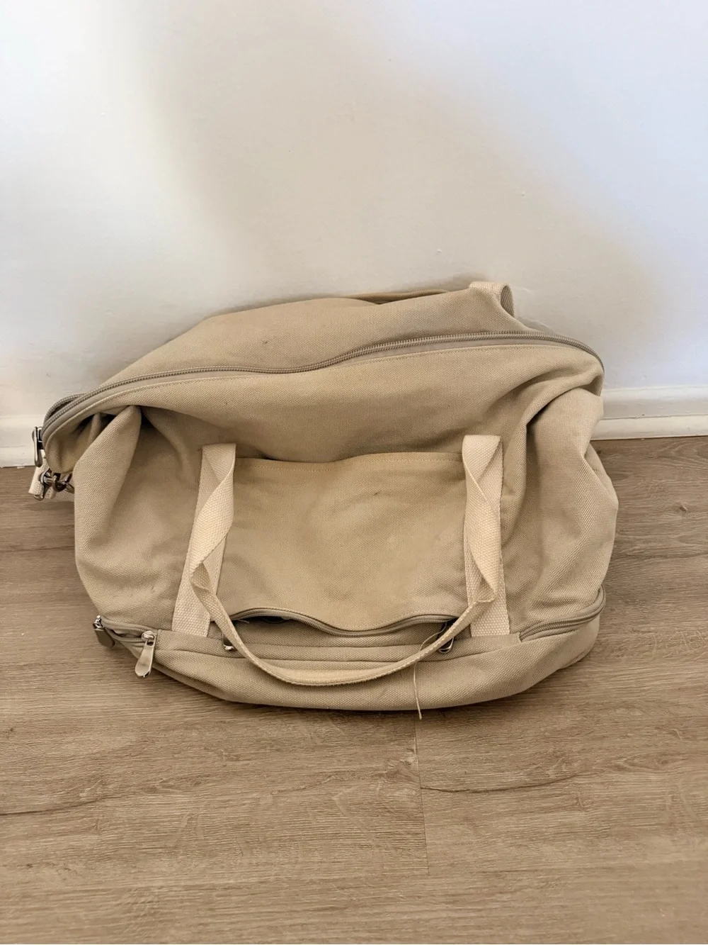 Lo & Sons Catalina Deluxe Weekend Duffel in Beige